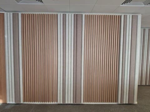 Bureaux Macif à Paris, plateau ouvert traité par des panneaux acoustiques Arteck